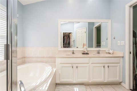 House in Valrico, Florida 3 bedrooms, 181.44 sq.m. № 2105489 - photo 21