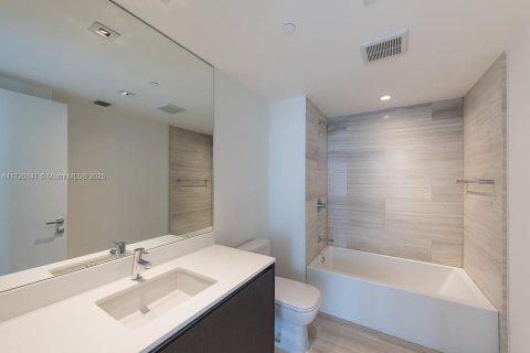 Купить кондоминиум в Майами, Флорида 2 спальни, 105.63м2, № 2088607 - фото 11