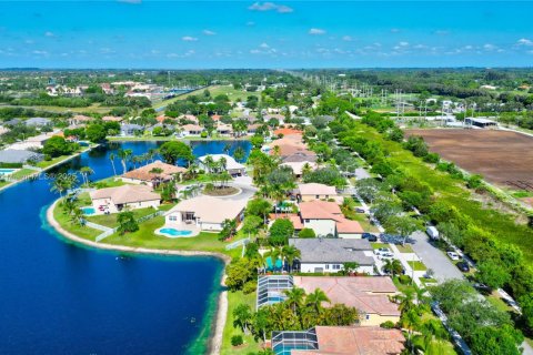 Villa ou maison à vendre à Pembroke Pines, Floride: 5 chambres, 285.49 m2 № 1940445 - photo 10