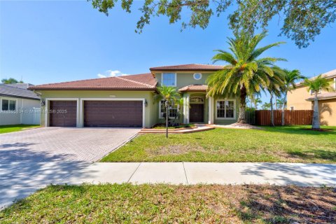 Villa ou maison à vendre à Pembroke Pines, Floride: 5 chambres, 285.49 m2 № 1940445 - photo 1