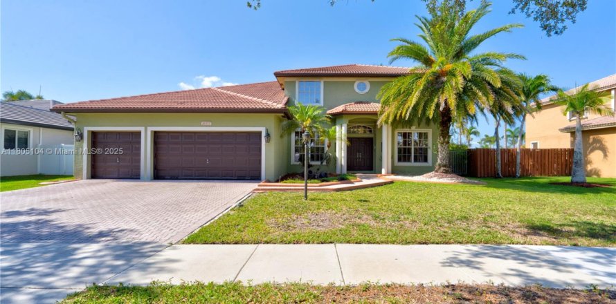 Villa ou maison à Pembroke Pines, Floride 5 chambres, 285.49 m2 № 1940445