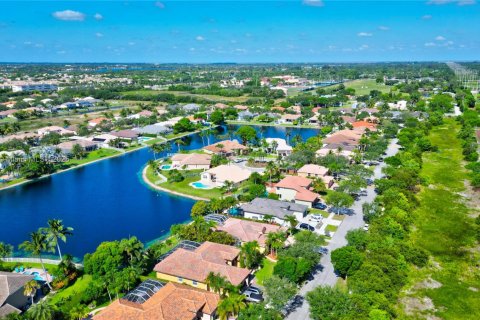 Villa ou maison à vendre à Pembroke Pines, Floride: 5 chambres, 285.49 m2 № 1940445 - photo 9