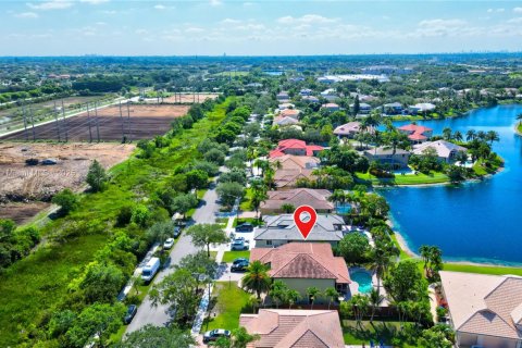 Villa ou maison à vendre à Pembroke Pines, Floride: 5 chambres, 285.49 m2 № 1940445 - photo 20