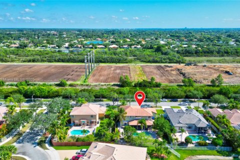 Villa ou maison à vendre à Pembroke Pines, Floride: 5 chambres, 285.49 m2 № 1940445 - photo 15