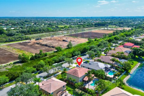 Villa ou maison à vendre à Pembroke Pines, Floride: 5 chambres, 285.49 m2 № 1940445 - photo 19