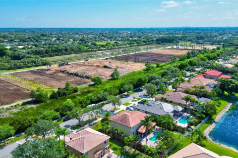 Villa ou maison à vendre à Pembroke Pines, Floride: 5 chambres, 285.49 m2 № 1940445 - photo 17