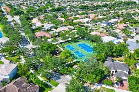 Villa ou maison à vendre à Pembroke Pines, Floride: 5 chambres, 285.49 m2 № 1940445 - photo 8