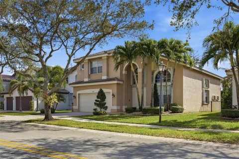 Villa ou maison à vendre à Miramar, Floride: 4 chambres, 251.49 m2 № 2025250 - photo 2