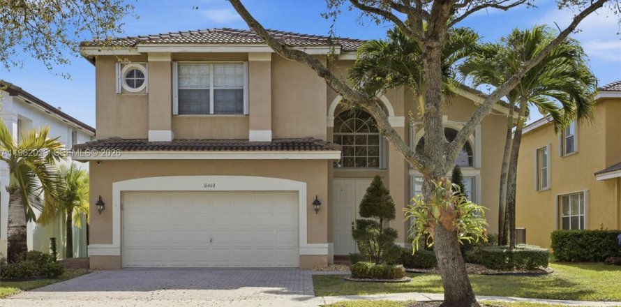 Villa ou maison à Miramar, Floride 4 chambres, 251.49 m2 № 2025250