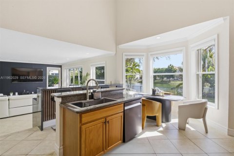 Villa ou maison à vendre à Miramar, Floride: 4 chambres, 251.49 m2 № 2025250 - photo 19