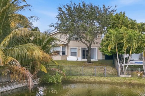 Villa ou maison à vendre à Miramar, Floride: 4 chambres, 251.49 m2 № 2025250 - photo 5
