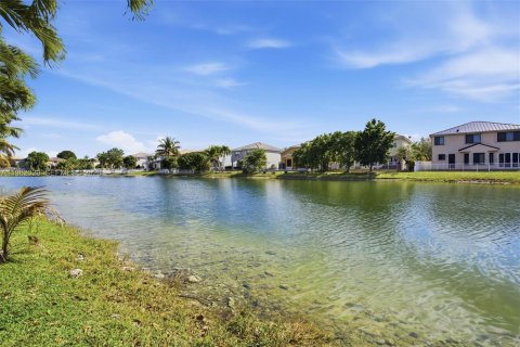 Villa ou maison à vendre à Miramar, Floride: 4 chambres, 251.49 m2 № 2025250 - photo 7