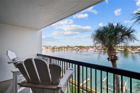 Copropriété à louer à Saint Pete Beach, Floride: 2 chambres, 109.16 m2 № 1900560 - photo 1