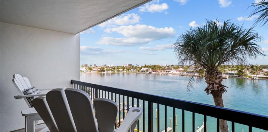 Condominio en Saint Pete Beach, Florida, 2 dormitorios № 1900560