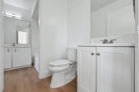 Купить кондоминиум в Катлер-Бей, Флорида 1 спальня, 71.53м2, № 2060958 - фото 17