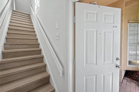 Купить кондоминиум в Катлер-Бей, Флорида 1 спальня, 71.53м2, № 2060958 - фото 2