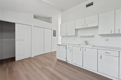 Купить кондоминиум в Катлер-Бей, Флорида 1 спальня, 71.53м2, № 2060958 - фото 13