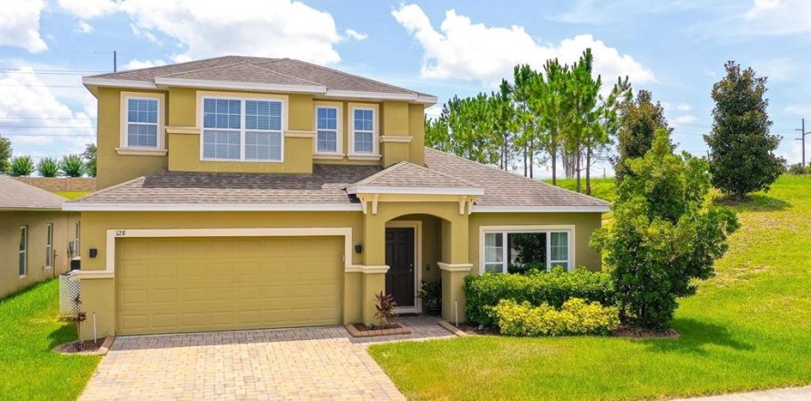 House in Davenport, Florida 4 bedrooms, 243.5 sq.m. № 1919789