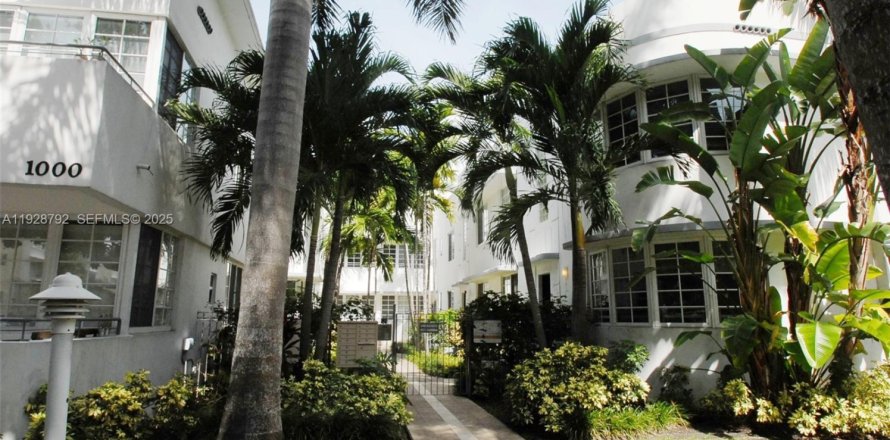 Condo in Miami Beach, Florida, 1 bedroom  № 2077145