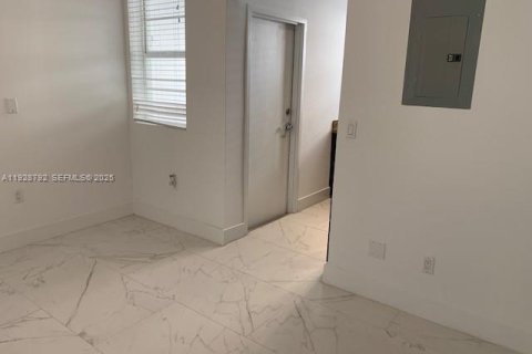 Condo in Miami Beach, Florida, 1 bedroom  № 2077145 - photo 7