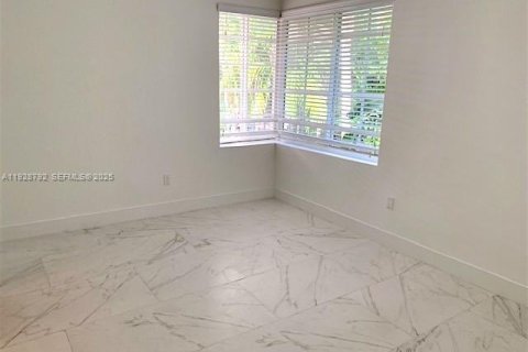 Condo in Miami Beach, Florida, 1 bedroom  № 2077145 - photo 8