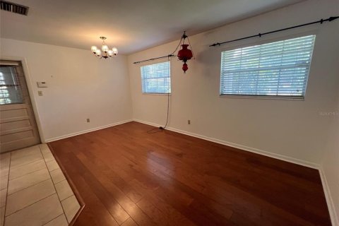 Villa ou maison à louer à Gainesville, Floride: 4 chambres, 144.93 m2 № 2321271 - photo 6