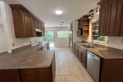 Villa ou maison à louer à Gainesville, Floride: 4 chambres, 144.93 m2 № 2321271 - photo 9