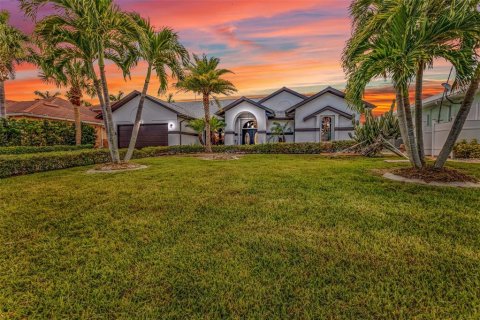 House in Port Charlotte, Florida 3 bedrooms, 238.57 sq.m. № 2211081 - photo 3