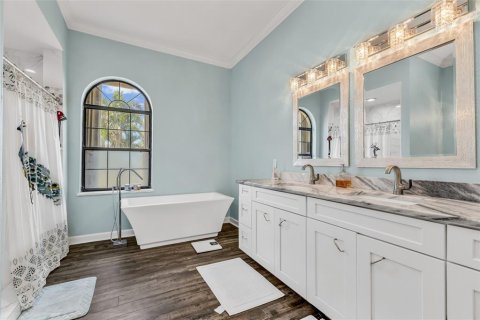 House in Port Charlotte, Florida 3 bedrooms, 238.57 sq.m. № 2211081 - photo 21