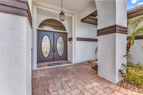 House in Port Charlotte, Florida 3 bedrooms, 238.57 sq.m. № 2211081 - photo 10