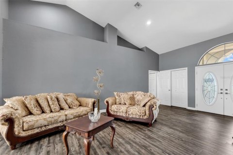 House in Port Charlotte, Florida 3 bedrooms, 238.57 sq.m. № 2211081 - photo 12