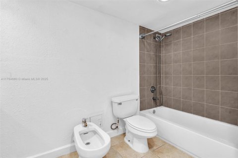 Condominio en venta en Miami Beach, Florida, 2 dormitorios, 110.55 m2 № 1698608 - foto 7