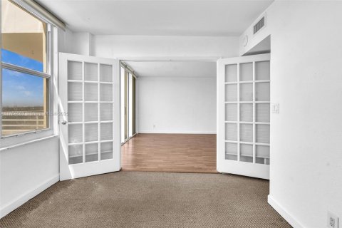 Condominio en venta en Miami Beach, Florida, 2 dormitorios, 110.55 m2 № 1698608 - foto 10