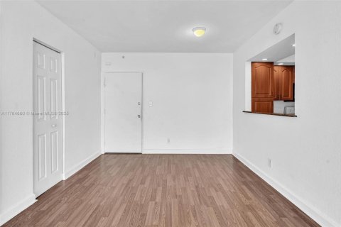 Condominio en venta en Miami Beach, Florida, 2 dormitorios, 110.55 m2 № 1698608 - foto 11