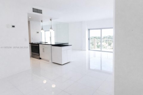 Condominio en alquiler en Miami, Florida, 2 dormitorios, 102.56 m2 № 2009670 - foto 6