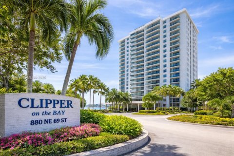 Condominio en Miami, Florida, 2 dormitorios  № 2009670
