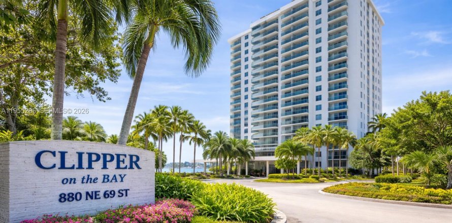 Condominio en Miami, Florida, 2 dormitorios  № 2009670