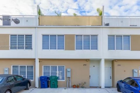 Adosado en venta en Homestead, Florida, 4 dormitorios, 133.22 m2 № 2423221 - foto 2