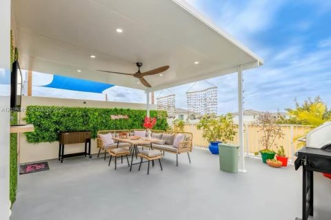 Adosado en venta en Homestead, Florida, 4 dormitorios, 133.22 m2 № 2423221 - foto 13