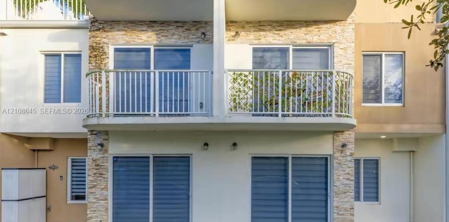 Adosado en Homestead, Florida 4 dormitorios, 133.22 m2 № 2423221