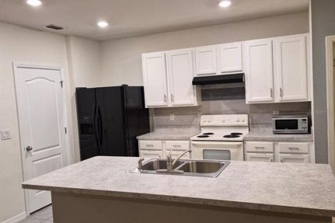 Villa ou maison à louer à Auburndale, Floride: 3 chambres, 157.66 m2 № 2422776 - photo 4
