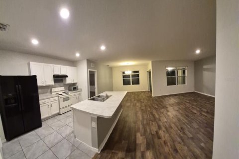 Villa ou maison à louer à Auburndale, Floride: 3 chambres, 157.66 m2 № 2422776 - photo 5