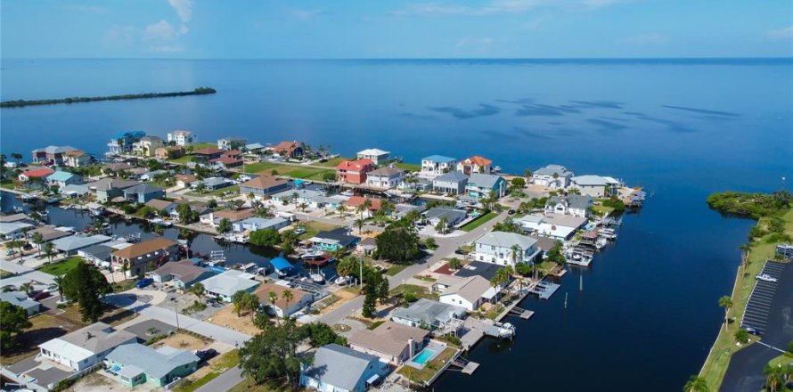 Casa en Hudson, Florida 2 dormitorios, 126.9 m2 № 1909059