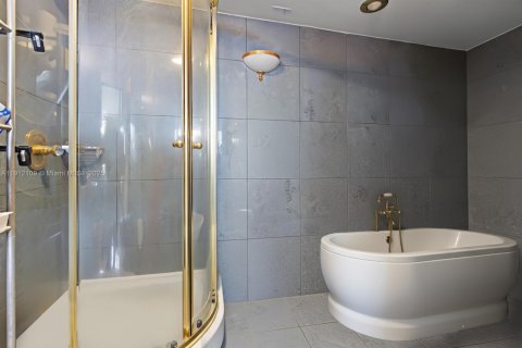 Copropriété à vendre à Miami Beach, Floride: 2 chambres, 135.17 m2 № 1969071 - photo 23