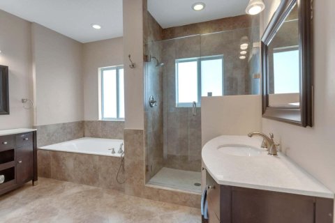 Villa ou maison à vendre à Dania Beach, Floride: 4 chambres, 273.69 m2 № 2403740 - photo 20