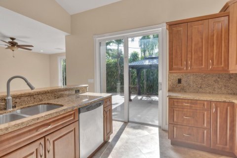 Villa ou maison à vendre à Dania Beach, Floride: 4 chambres, 273.69 m2 № 2403740 - photo 10
