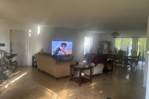 Villa ou maison à vendre à Port Charlotte, Floride: 3 chambres, 204.38 m2 № 2103515 - photo 4