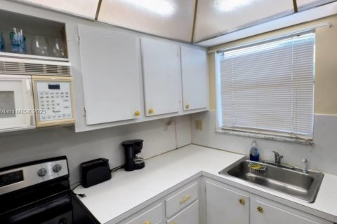 Condo in Sunrise, Florida, 1 bedroom  № 1952499 - photo 7