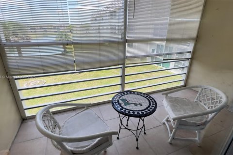 Condo in Sunrise, Florida, 1 bedroom  № 1952499 - photo 4