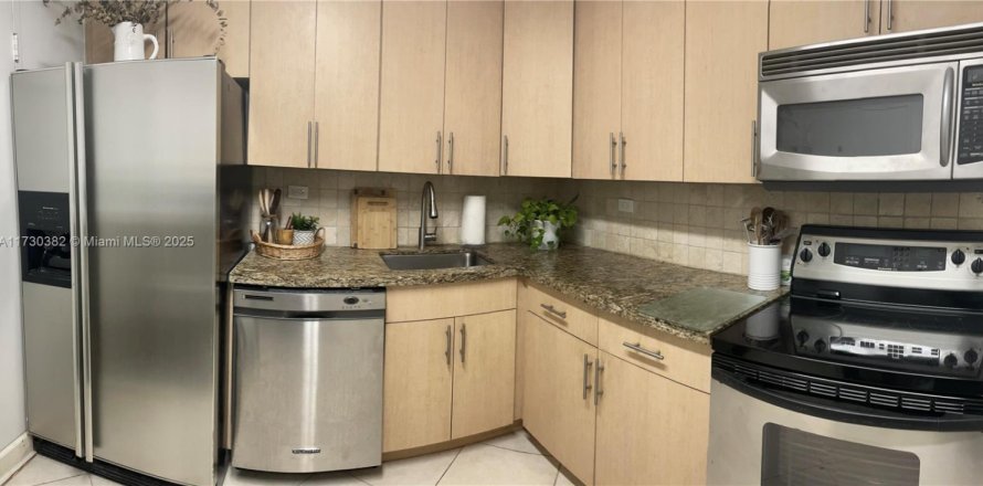 Condominio en Miami Beach, Florida, 2 dormitorios № 1985399